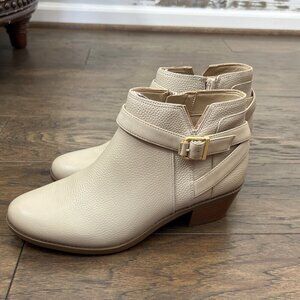 VIONIC Water Repellent Leather Ankle Boots Farrah Oatmeal Sz 8.5 NIB